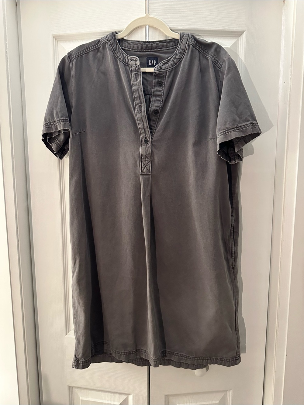 GAP Short-Sleeve Tunic in Washed Gray